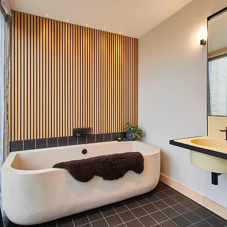 Sleeper - Sleeps 8 * Scarborough