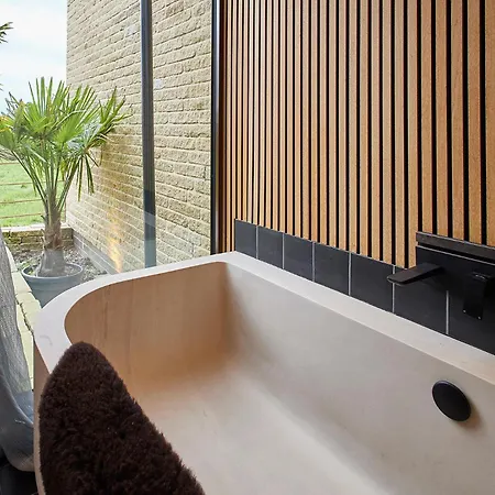 Sleeper - Sleeps 8 *