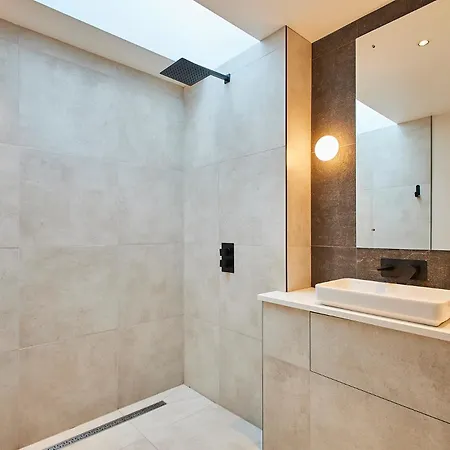 Prázdninový dům Sleeper - Sleeps 8 *