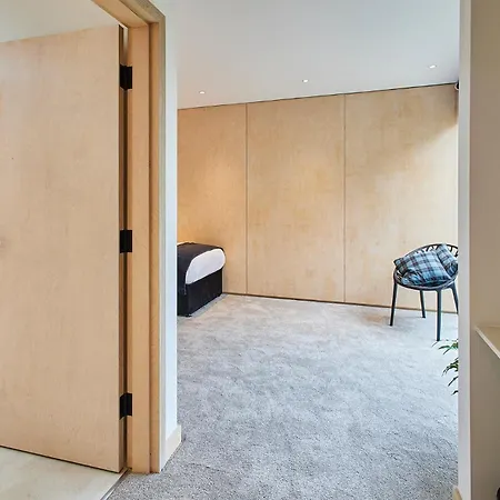 Sleeper - Sleeps 8 *