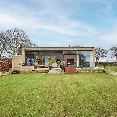 Sleeper - Sleeps 8 *