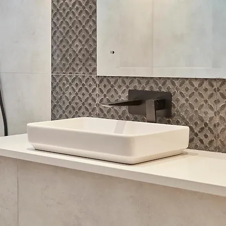 Sleeper - Sleeps 8 *