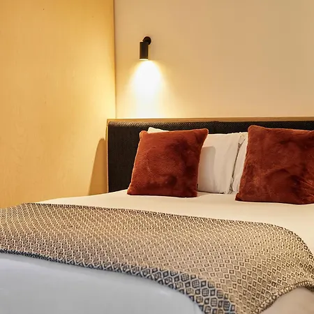 Sleeper - Sleeps 8 *