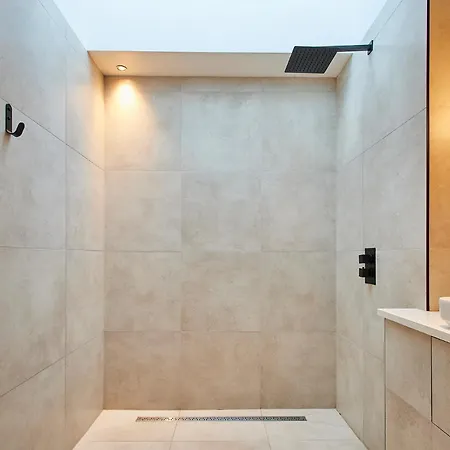 Sleeper - Sleeps 8 Holiday home Scarborough