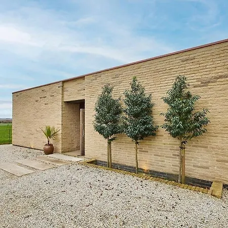 Sleeper - Sleeps 8 Holiday home Scarborough