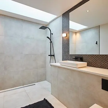 Holiday home Sleeper - Sleeps 8