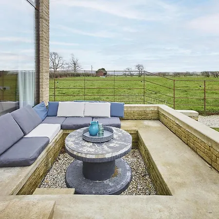 Sleeper - Sleeps 8 Holiday home *