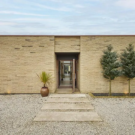 Sleeper - Sleeps 8 * Scarborough