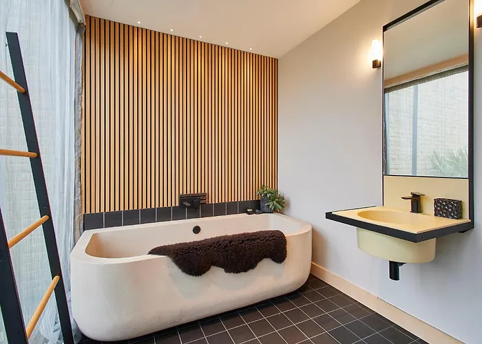 Sleeper - Sleeps 8 * Scarborough