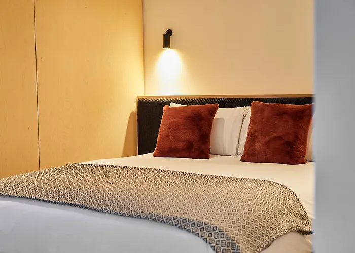 Sleeper - Sleeps 8 *