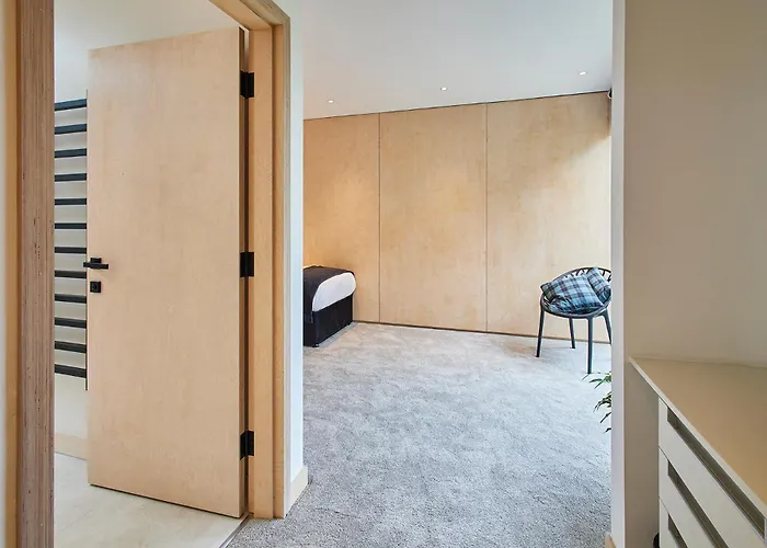 Sleeper - Sleeps 8 *