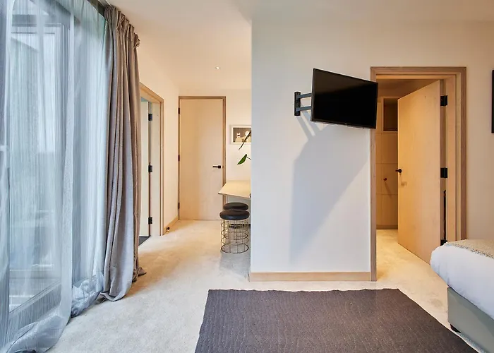 Sleeper - Sleeps 8 * Scarborough