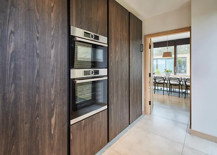 Sleeper - Sleeps 8 *