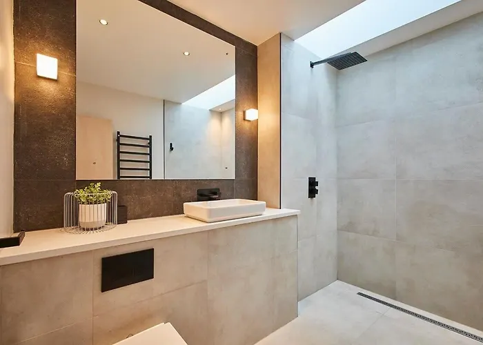 Sleeper - Sleeps 8 * Scarborough