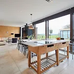 Sleeper - Sleeps 8 *