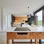 Sleeper - Sleeps 8 Nyaraló
