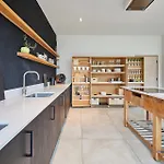 Sleeper - Sleeps 8 Nyaraló