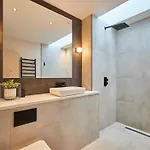 Sleeper - Sleeps 8 * Scarborough