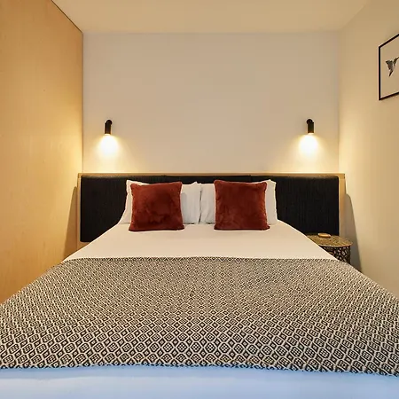 Hébergement de vacances Sleeper - Sleeps 8 *