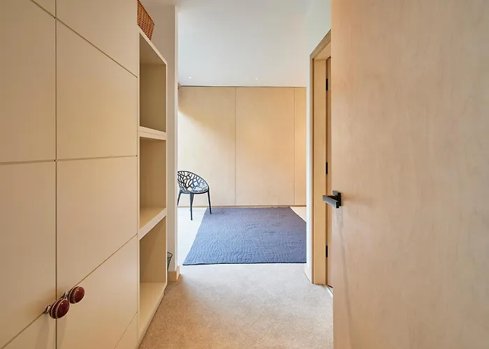 Sleeper - Sleeps 8 *